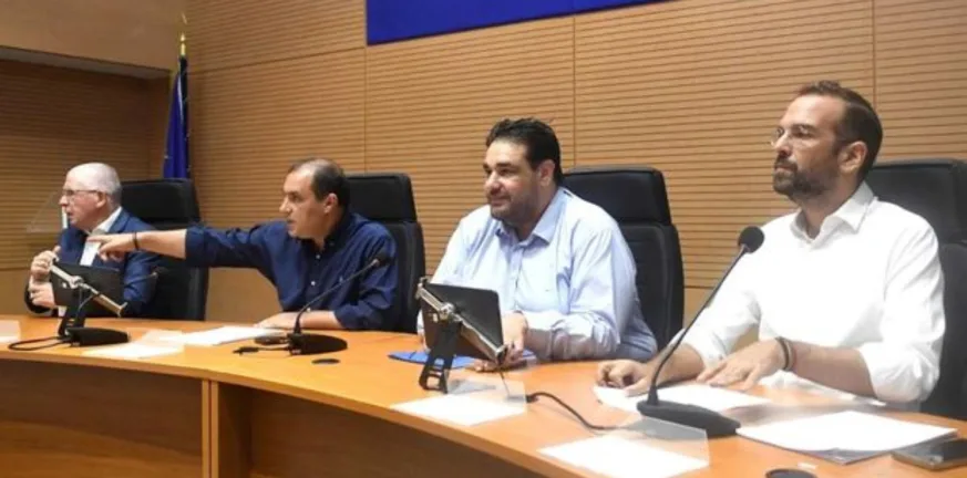 Με ψήφο και από το κινητό: Νέος Κώδικας Αυτοδιοίκησης, 307 σελίδες αλλαγών για δήμους και περιφέρειες