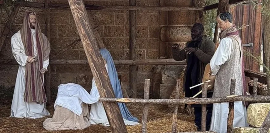 Ιταλία: Γκανέζος έκανε το άγαλμα σε …φάτνη για να μην τον συλλάβουν