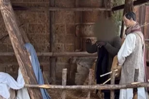 Ιταλία: Έκανε το άγαλμα σε χριστουγεννιάτικη φάτνη για να μη συλληφθεί!