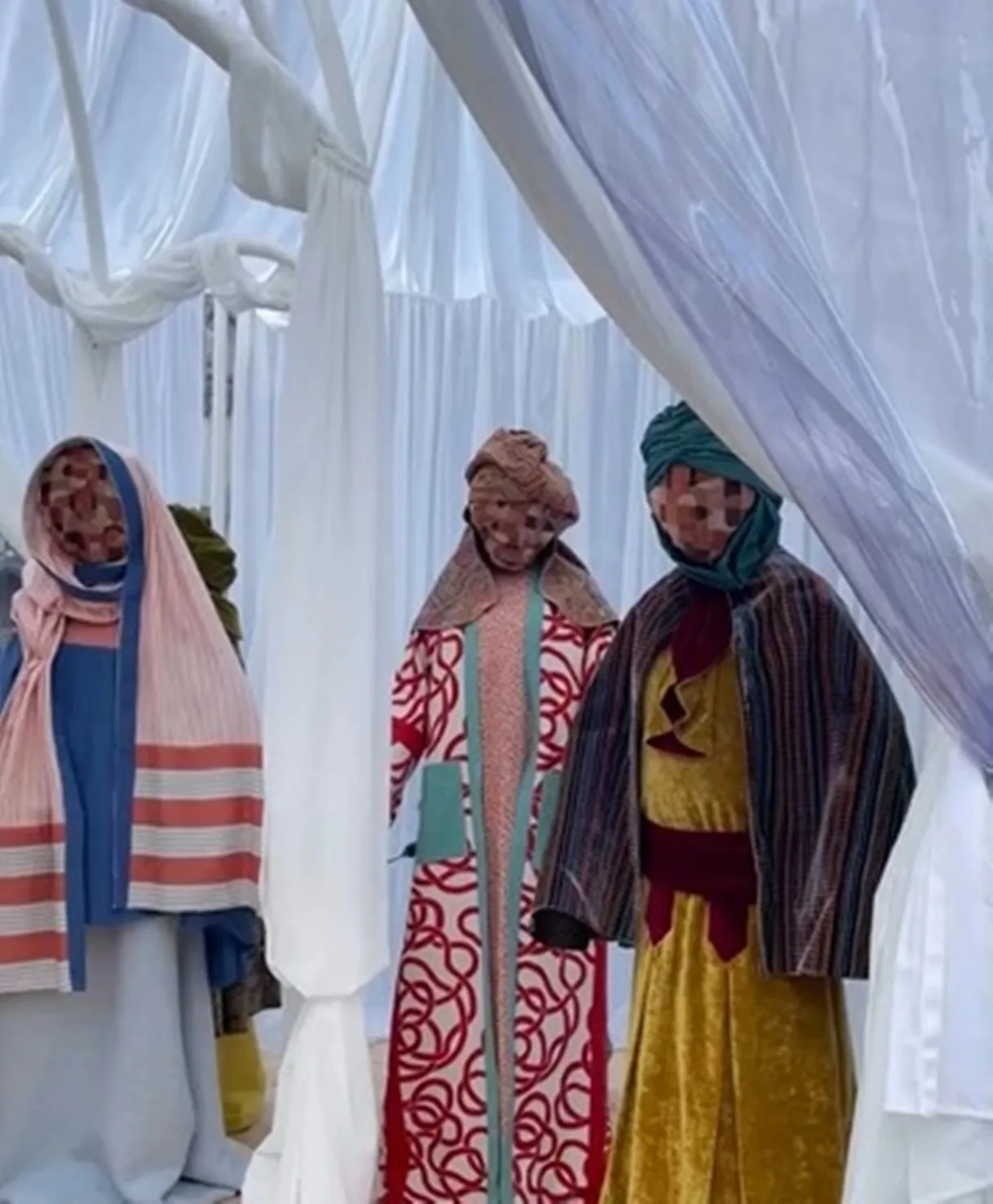 Φάτνη με την Παναγιά και τον Χριστό χωρίς πρόσωπα στις Βρυξέλλες ΦΩΤΟ Φάτνη με την Παναγιά και τον Χριστό χωρίς πρόσωπα στις Βρυξέλλες ΦΩΤΟ