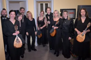 «Ατέλειωτο» χειροκρότημα για την Ορχήστρα Νυκτών Εγχόρδων του Δήμου Πατρέων «Θανάσης Τσιπινάκης»