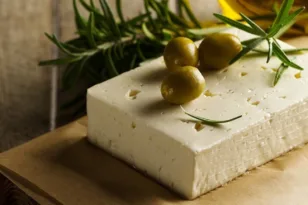 Φέτα και σώμα: Τι συμβαίνει αν τρώτε κάθε μέρα