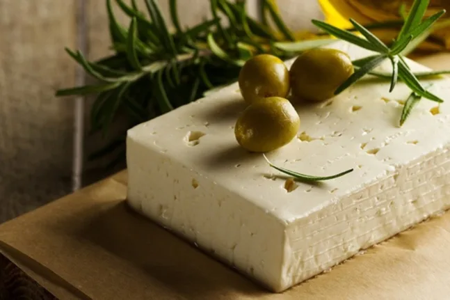 Φέτα και σώμα: Τι συμβαίνει αν τρώτε κάθε μέρα