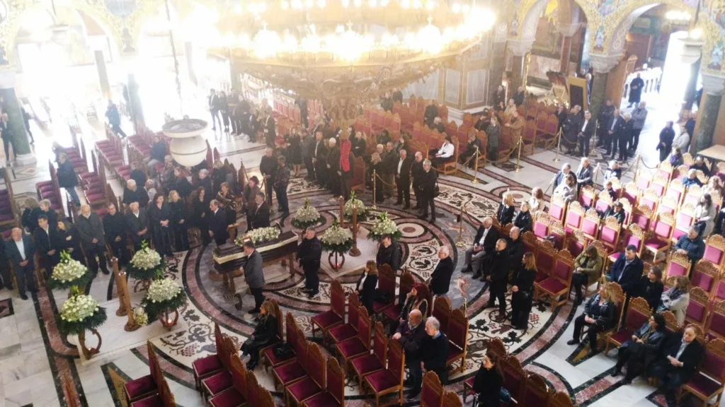 Πάτρα: Σε κλίμα βαθιάς συγκίνησης η κηδεία του πατρινού δημοσιογράφου Δημήτρη Χωρίτου Πάτρα: Σε κλίμα βαθιάς συγκίνησης η κηδεία του πατρινού δημοσιογράφου Δημήτρη Χωρίτου