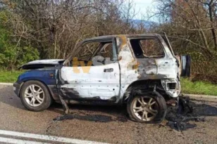 Διπλή τραγωδία στη Φωκίδα: Βρέθηκε απανθρακωμένο άτομο σε όχημα την ίδια στιγμή που καιγόταν το σπίτι του! ΦΩΤΟ