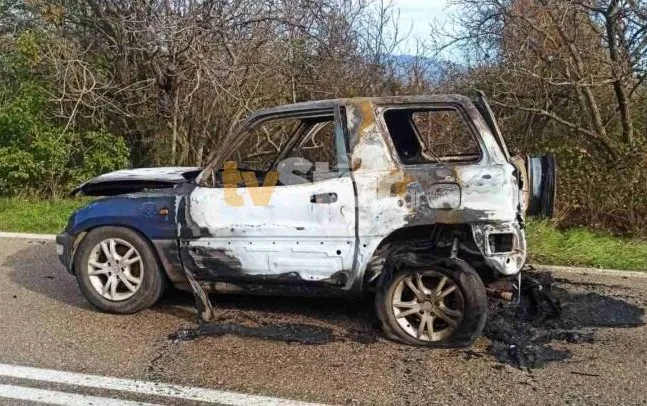 Διπλή τραγωδία στη Φωκίδα: Βρέθηκε απανθρακωμένο άτομο σε όχημα την ίδια στιγμή που καιγόταν το σπίτι του! ΦΩΤΟ
