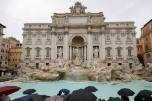Εισιτήριο δύο ευρώ στους τουρίστες για να θαυμάσουν το «Φοντάνα Ντι Τρέβι» από τον Ιανουάριο