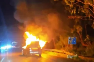 Πάτρα: Στις φλόγες εν κινήσει αυτοκίνητο, η αντίδραση του οδηγού ΦΩΤΟ