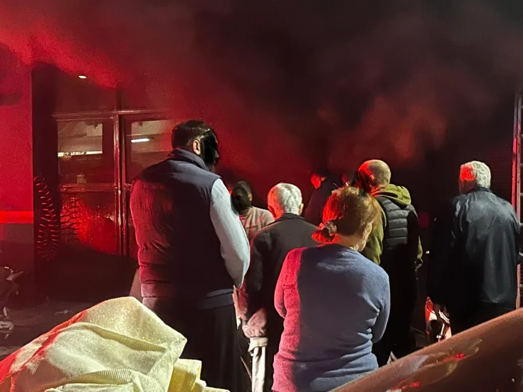 Πυρκαγιά σε κατάστημα στο Αγρίνιο, στο νοσοκομείο εγκαυματίας ΦΩΤΟ Πυρκαγιά σε κατάστημα στο Αγρίνιο, στο νοσοκομείο εγκαυματίας ΦΩΤΟ