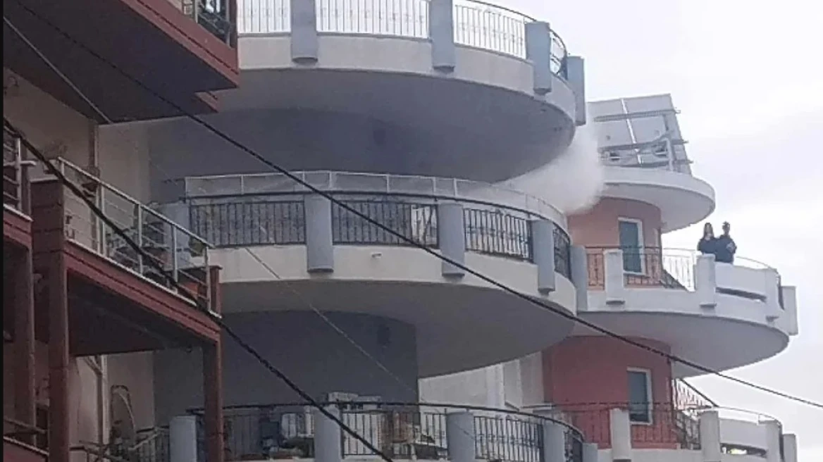 Γιάννινα: Συναγερμός με φωτιά σε διαμέρισμα, ΒΙΝΤΕΟ