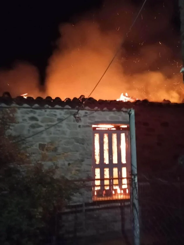 Παρανάλωμα σπίτι στο Θέρμο ΦΩΤΟ Παρανάλωμα σπίτι στο Θέρμο ΦΩΤΟ