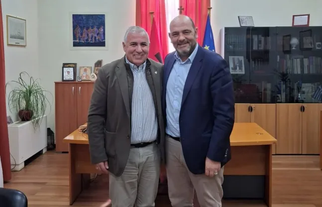 Φωτήλας: Επίσκεψη στο Αίγιο με εορταστικό χαρακτήρα και συναντήσεις για τοπικά ζητήματα