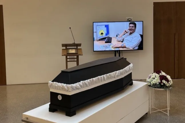 Στο Αποτεφρωτήριο Ριτσώνας ο τελευταίος αποχαιρετισμός στον Αντώνη Κοκορίκο