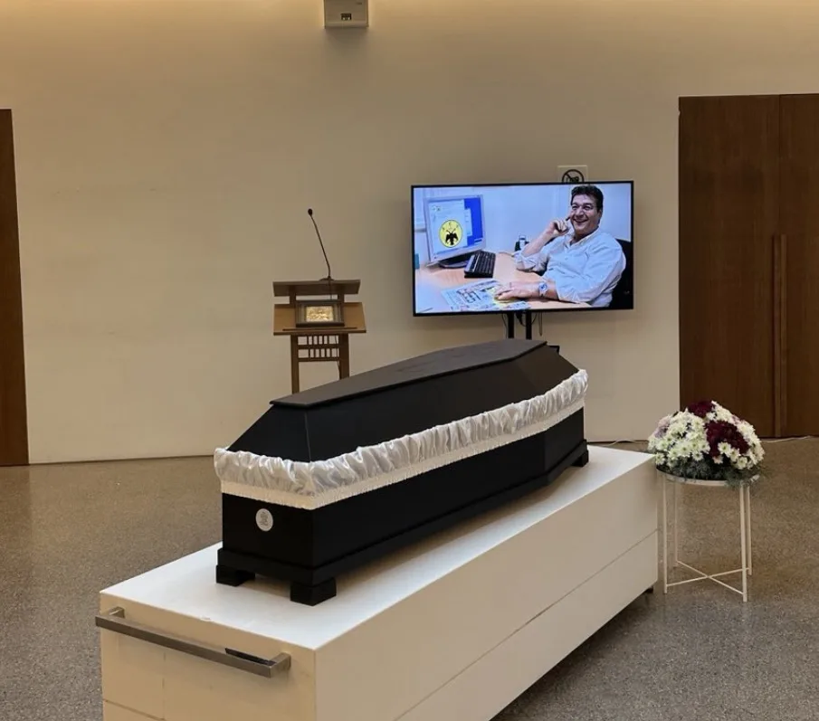 Στο Αποτεφρωτήριο Ριτσώνας ο τελευταίος αποχαιρετισμός στον Αντώνη Κοκορίκο