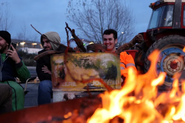 Γαλλία: Έκκληση στους αγρότες για Χριστουγεννιάτικη εκεχειρία