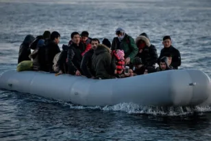 Γαύδος: H Frontex διέσωσε 30 παράνομους μετανάστες από βάρκα