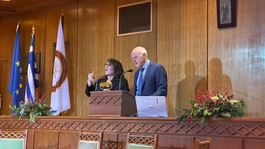 Σύμπραξη Πανεπιστημίου Πατρών και Ιδρύματος Παπανδρέου: Ισχυρό μήνυμα κατά της σχολικής βίας - Όχι απαγορεύσεις, αλλά παιδεία και δημοκρατία Σύμπραξη Πανεπιστημίου Πατρών και Ιδρύματος Παπανδρέου: Ισχυρό μήνυμα κατά της σχολικής βίας - Όχι απαγορεύσεις, αλλά παιδεία και δημοκρατία