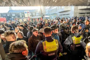 Γερμανία: Κινηματογραφική ληστεία σε τράπεζα με ριφιφί-Δείτε το ποσό που «πέταξε» ΒΙΝΤΕΟ