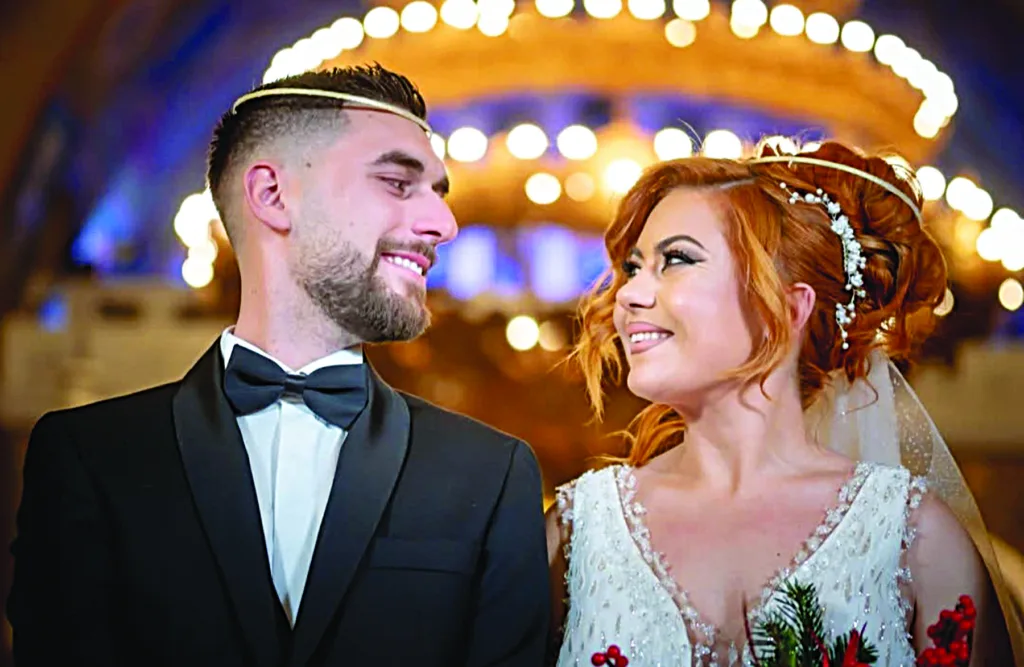 Στην εκκλησία με... τροχόσπιτο: Ο πιο πρωτότυπος γάμος στον Ι.Ν. Αγίου Ανδρέου Στην εκκλησία με... τροχόσπιτο: Ο πιο πρωτότυπος γάμος στον Ι.Ν. Αγίου Ανδρέου