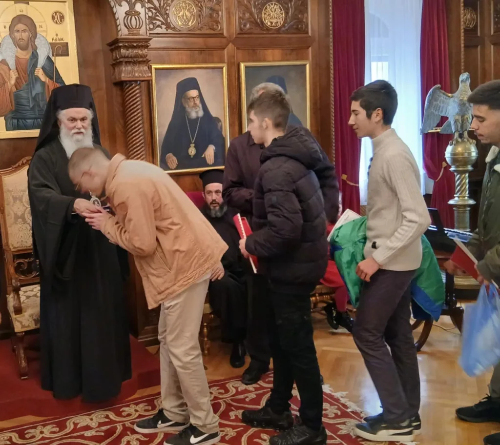 Ευχές προς τον Σεβασμιώτατο Μητροπολίτη Καλαβρύτων και Αιγιαλείας κ. Ιερώνυμο ενόψει Χριστουγέννων, ΦΩΤΟ