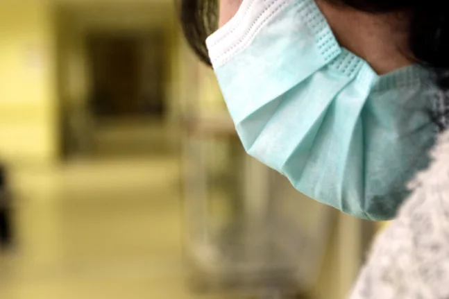 Γαλλία: Κλήση από υπουργό Υγείας για χρήση μάσκας λόγω έξαρσης γρίπης