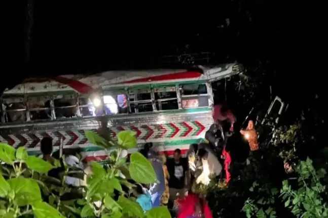 Δεκάδες νεκροί και τραυματίες στη Γουατεμάλα έπειτα από πτώση λεωφορείου σε φαράγγι