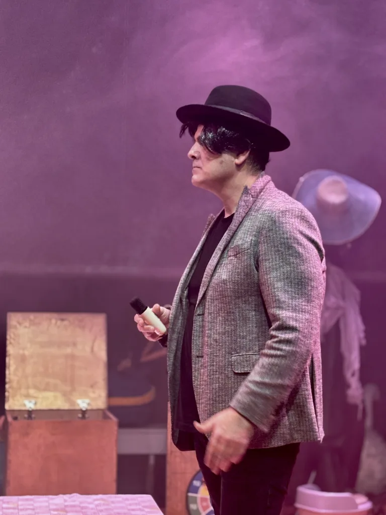 «Η Καλοσύνη του κόσμου»: Μια χριστουγεννιάτικη παράσταση που βάζει δύσκολες ερωτήσεις σε μικρούς και μεγάλους