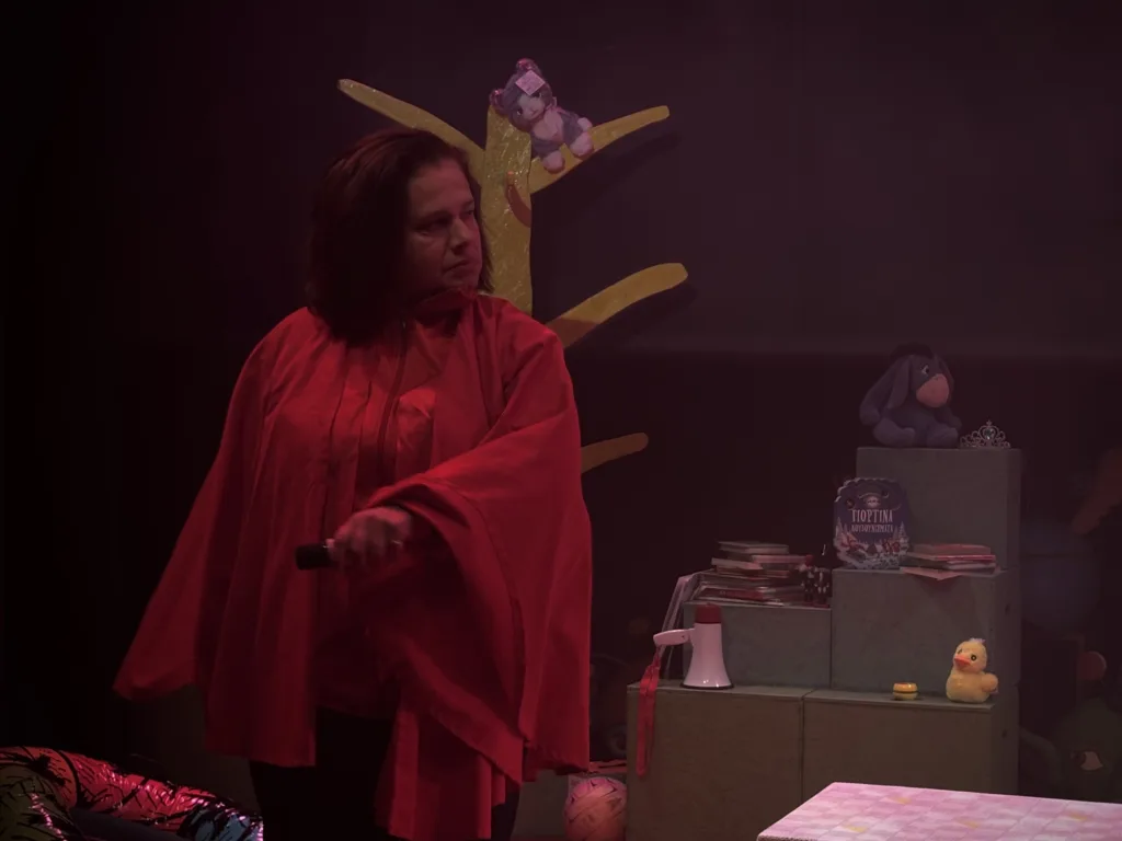 «Η Καλοσύνη του κόσμου»: Μια χριστουγεννιάτικη παράσταση που βάζει δύσκολες ερωτήσεις σε μικρούς και μεγάλους