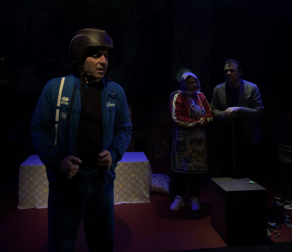 «Η Καλοσύνη του κόσμου»: Μια χριστουγεννιάτικη παράσταση που βάζει δύσκολες ερωτήσεις σε μικρούς και μεγάλους