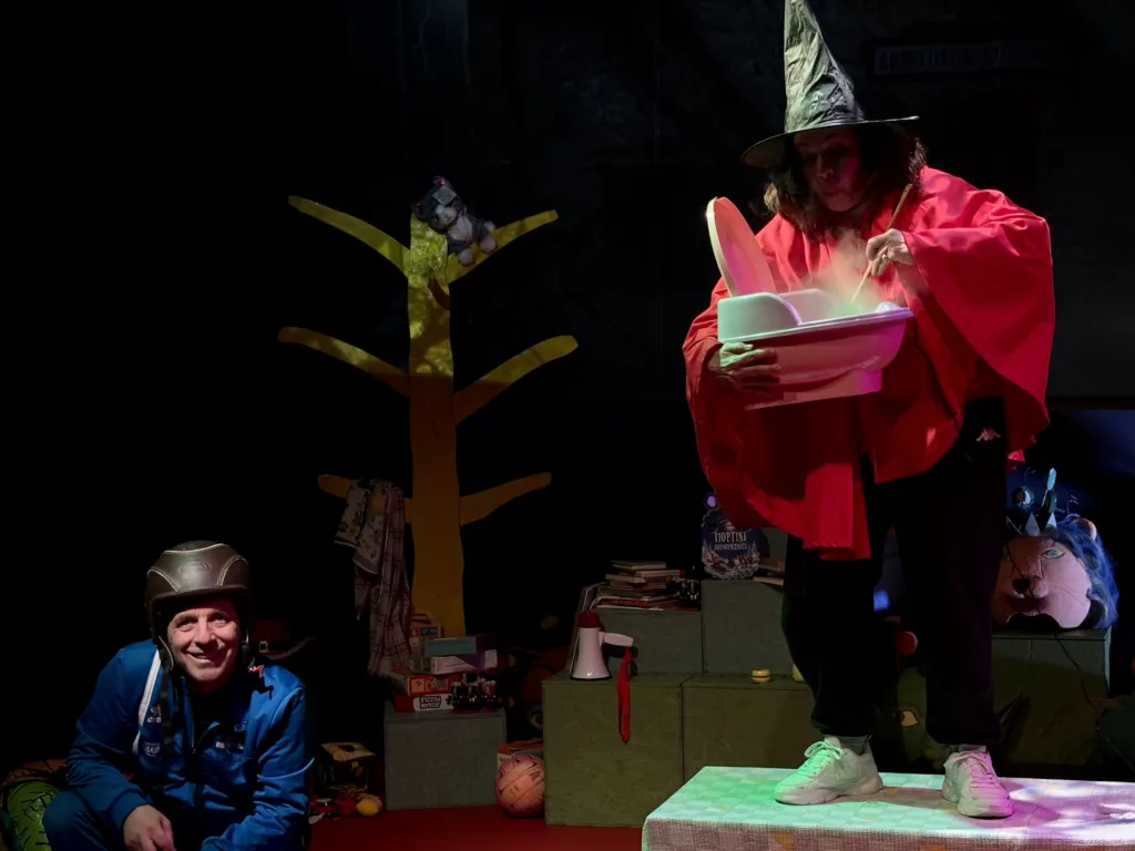 «Η Καλοσύνη του κόσμου»: Μια χριστουγεννιάτικη παράσταση που βάζει δύσκολες ερωτήσεις σε μικρούς και μεγάλους