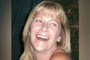 Ήταν πνιγμός ή δολοφονία; Στο εδώλιο 16 χρόνια μετά ο άνδρας που «έδειξε» το ημερολόγιο της Τζιν Χάνλον