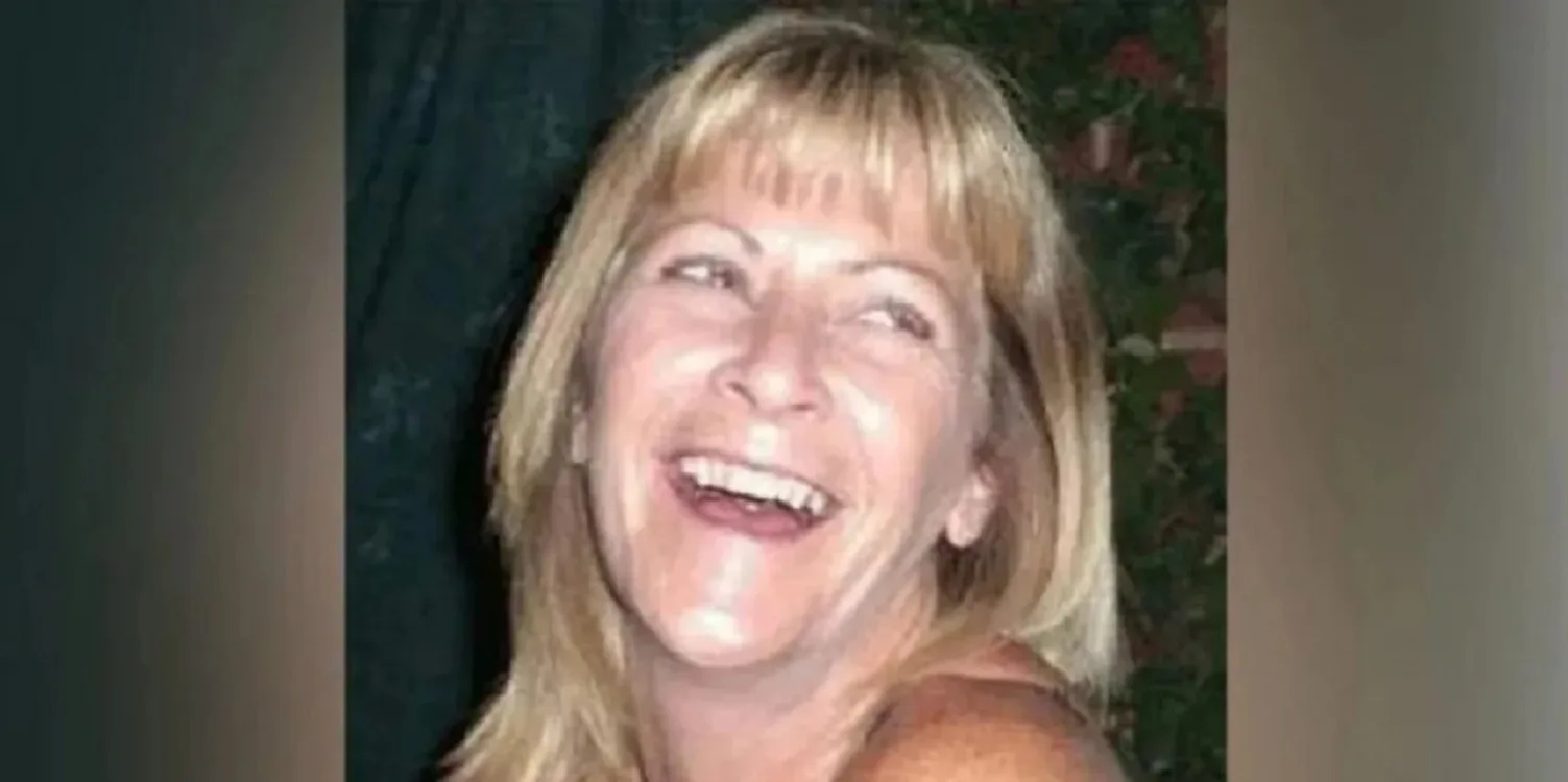 Ήταν πνιγμός ή δολοφονία; Στο εδώλιο 16 χρόνια μετά ο άνδρας που «έδειξε» το ημερολόγιο της Τζιν Χάνλον Ήταν πνιγμός ή δολοφονία; Στο εδώλιο 16 χρόνια μετά ο άνδρας που «έδειξε» το ημερολόγιο της Τζιν Χάνλον