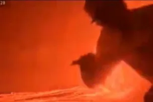 Ηφαίστειο Κιλαουέα στη Χαβάη: Βρέθηκαν δίπλα στη λάβα και πόζαραν σε κάμερα ΒΙΝΤΕΟ