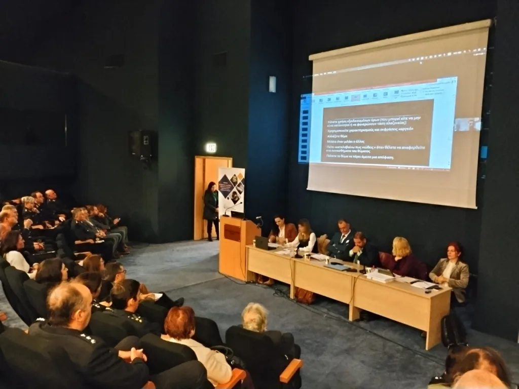 Πάτρα-Τρομάζει η ενδοοικογενειακή βία: Παιδιά και γονείς πληρώνουν βαρύ τίμημα - Σύζυγοι και σύντροφοι στο επίκεντρο των καταγγελιών Πάτρα-Τρομάζει η ενδοοικογενειακή βία: Παιδιά και γονείς πληρώνουν βαρύ τίμημα - Σύζυγοι και σύντροφοι στο επίκεντρο των καταγγελιών