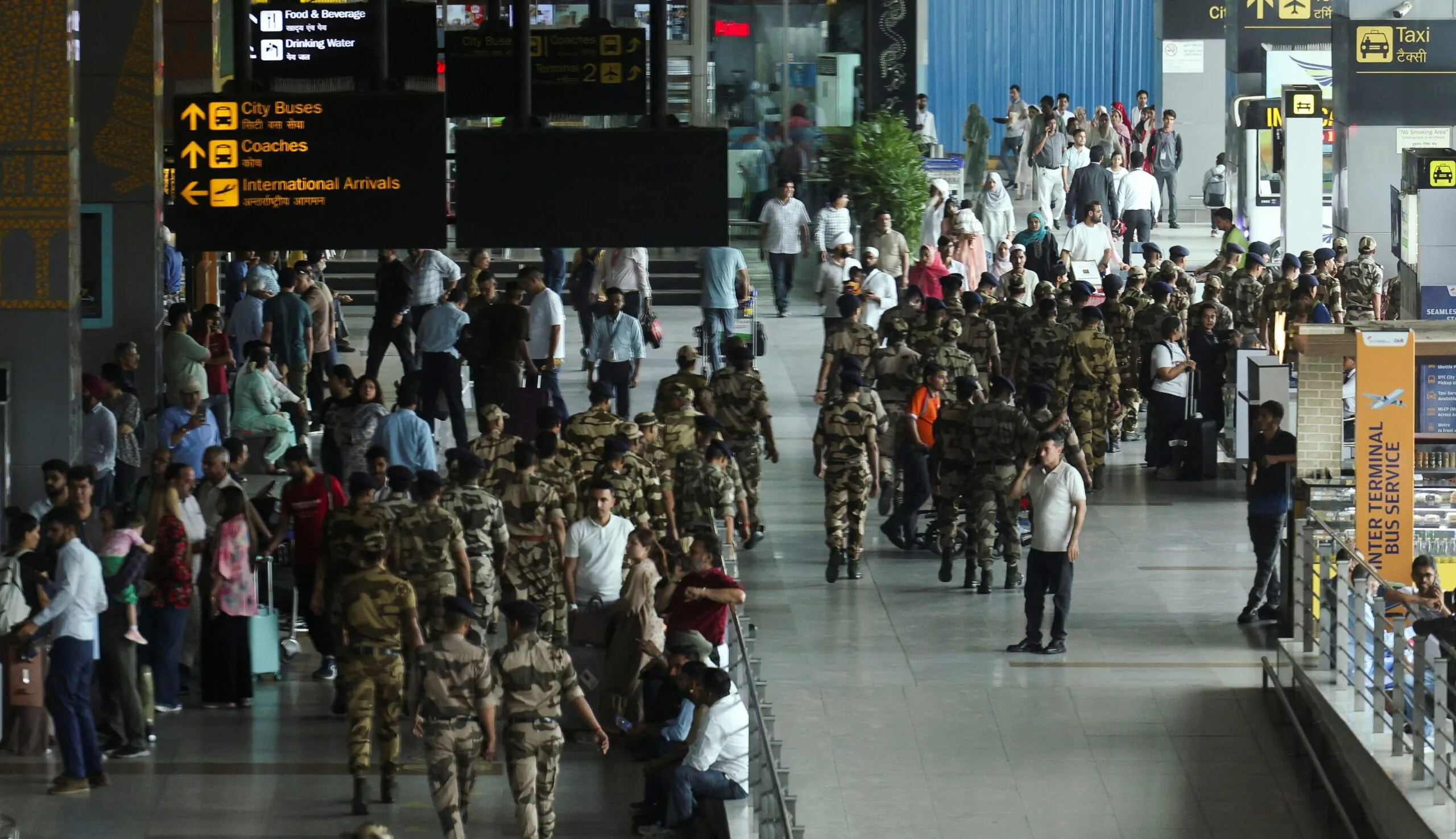 Χάος στα αεροδρόμια της Ινδίας, ακυρώνονται εκατοντάδες πτήσεις λόγω νέων κανονισμών