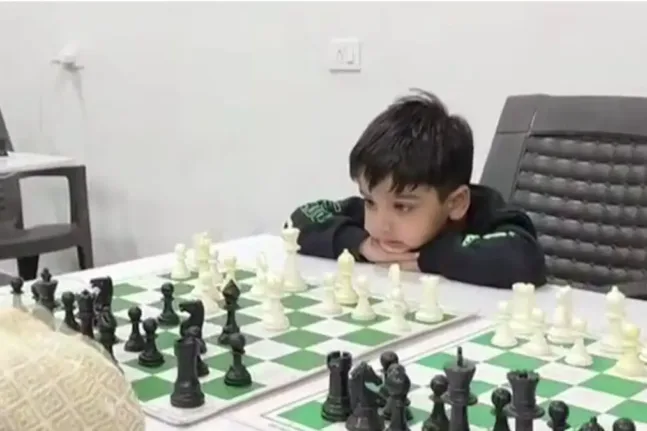 Στην Ινδία παιδί «θαύμα» τριών χρονών γίνεται ο νεότερος σκακιστής που κατατάσσεται ποτέ από τη FIDE, ΒΙΝΤΕΟ