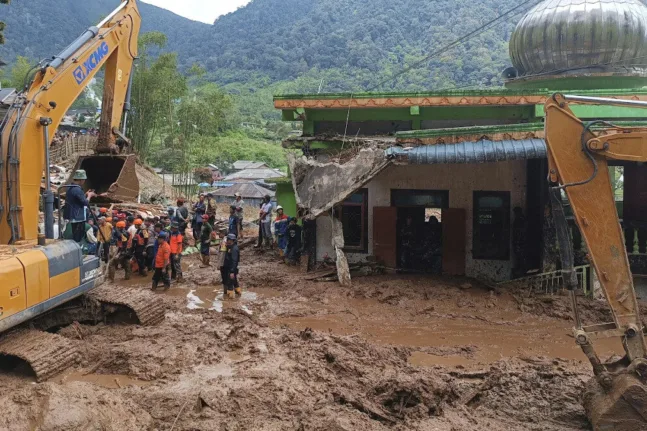 Βαρύς απολογισμός στη Σουμάτρα: 950 νεκροί και εκατοντάδες αγνοούμενοι μετά τις φονικές πλημμύρες