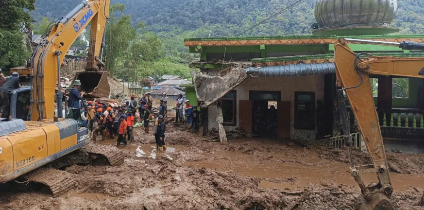 Βαρύς απολογισμός στη Σουμάτρα: 950 νεκροί και εκατοντάδες αγνοούμενοι μετά τις φονικές πλημμύρες