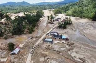 Πλημμύρες στην Ινδονησία: 631 νεκροί, ένα εκατομμύριο εκτοπισμένοι