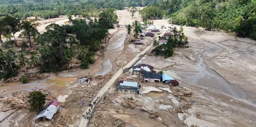 Πλημμύρες στην Ινδονησία: 631 νεκροί, ένα εκατομμύριο εκτοπισμένοι