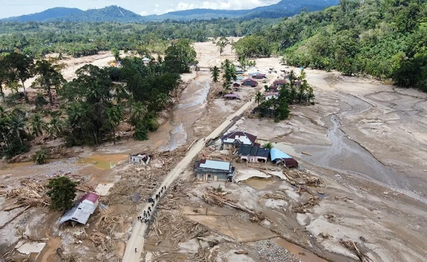 Πλημμύρες στην Ινδονησία: 631 νεκροί, ένα εκατομμύριο εκτοπισμένοι Πλημμύρες στην Ινδονησία: 631 νεκροί, ένα εκατομμύριο εκτοπισμένοι
