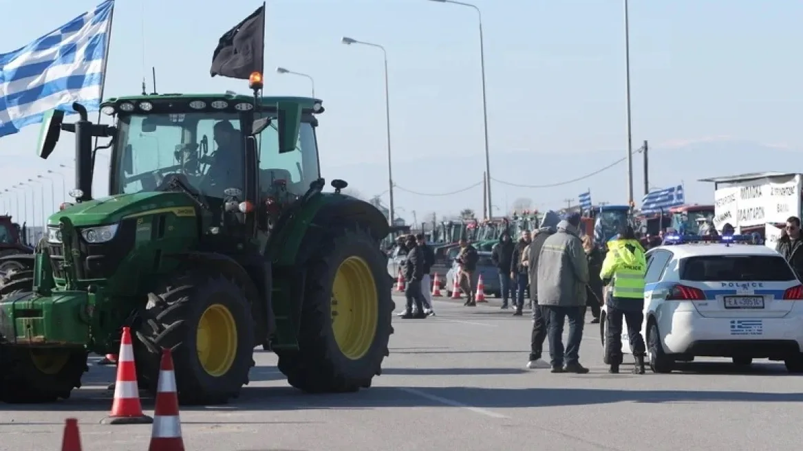 Αιτωλοακαρνανία στην πρώτη γραμμή: Μπλόκο με 300 τρακτέρ στην Ιόνια Οδό στο Αγγελόκαστρο, κλείνουν παρακαμπτήριους σε Μπράλο και Νίκαια