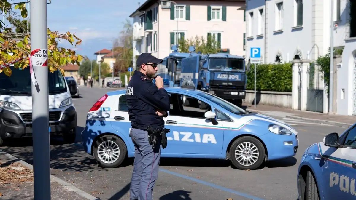 Σκότωσε τον γείτονά του που προσπάθησε να του γκρεμίσει το σπίτι με εκσκαφέα και αθωώθηκε! Σκότωσε τον γείτονά του που προσπάθησε να του γκρεμίσει το σπίτι με εκσκαφέα και αθωώθηκε!