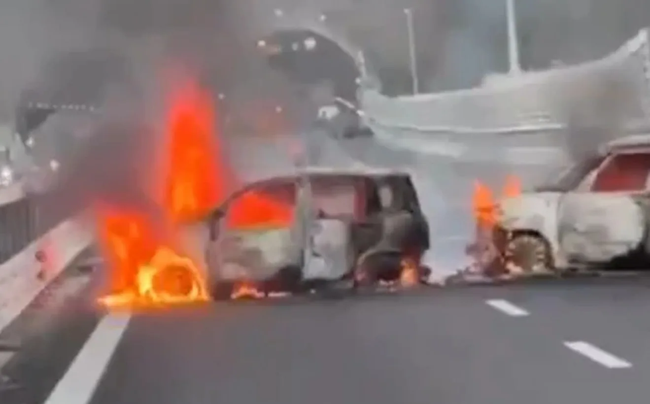 ΒΙΝΤΕΟ από κινηματογραφική ληστεία στην Ιταλία με 2 εκ. ευρώ ΒΙΝΤΕΟ από κινηματογραφική ληστεία στην Ιταλία με 2 εκ. ευρώ