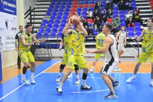 Α1 ΕΣΚΑ-Η: Ενταση, αποβολές και «καμπάνες» στο ΕΑΠ-Κεραυνός Αιγίου