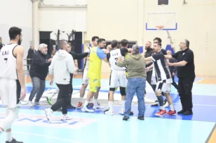 Α1 ΕΣΚΑ-Η: Ενταση, αποβολές και «καμπάνες» στο ΕΑΠ-Κεραυνός Αιγίου