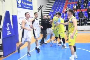 Α1 ΕΣΚΑ-Η: Ενταση, αποβολές και «καμπάνες» στο ΕΑΠ-Κεραυνός Αιγίου