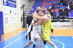 Α1 ΕΣΚΑ-Η: Ενταση, αποβολές και «καμπάνες» στο ΕΑΠ-Κεραυνός Αιγίου