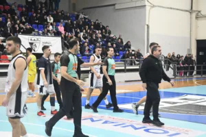 Α1 ΕΣΚΑ-Η: Ενταση, αποβολές και «καμπάνες» στο ΕΑΠ-Κεραυνός Αιγίου