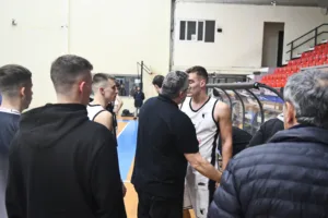 Α1 ΕΣΚΑ-Η: Ενταση, αποβολές και «καμπάνες» στο ΕΑΠ-Κεραυνός Αιγίου Α1 ΕΣΚΑ-Η: Ενταση, αποβολές και «καμπάνες» στο ΕΑΠ-Κεραυνός Αιγίου